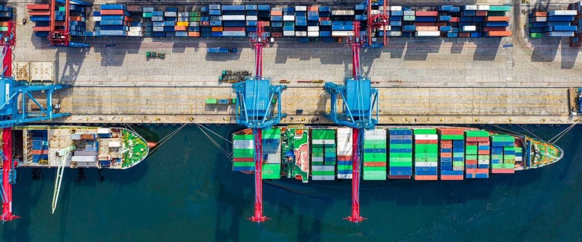 Hiring Multilingual Staff or Utilizing Translation Services for International Freight Forwarding