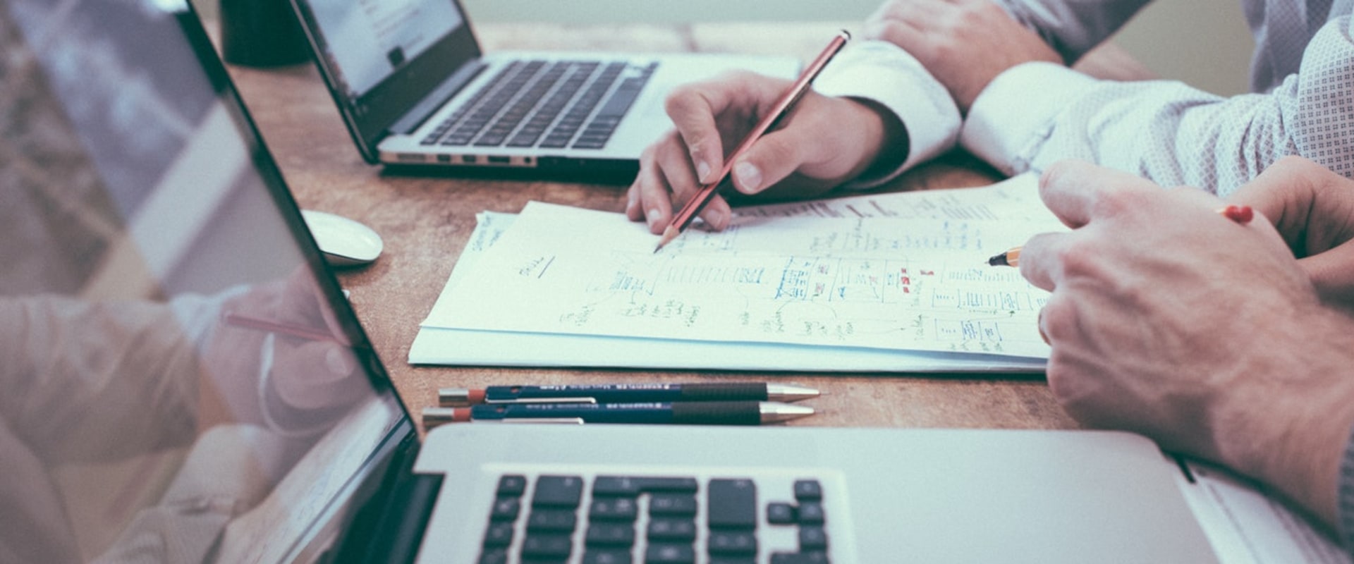 Negotiating Better Rates with Carriers: How to Save on International Freight Forwarding Costs